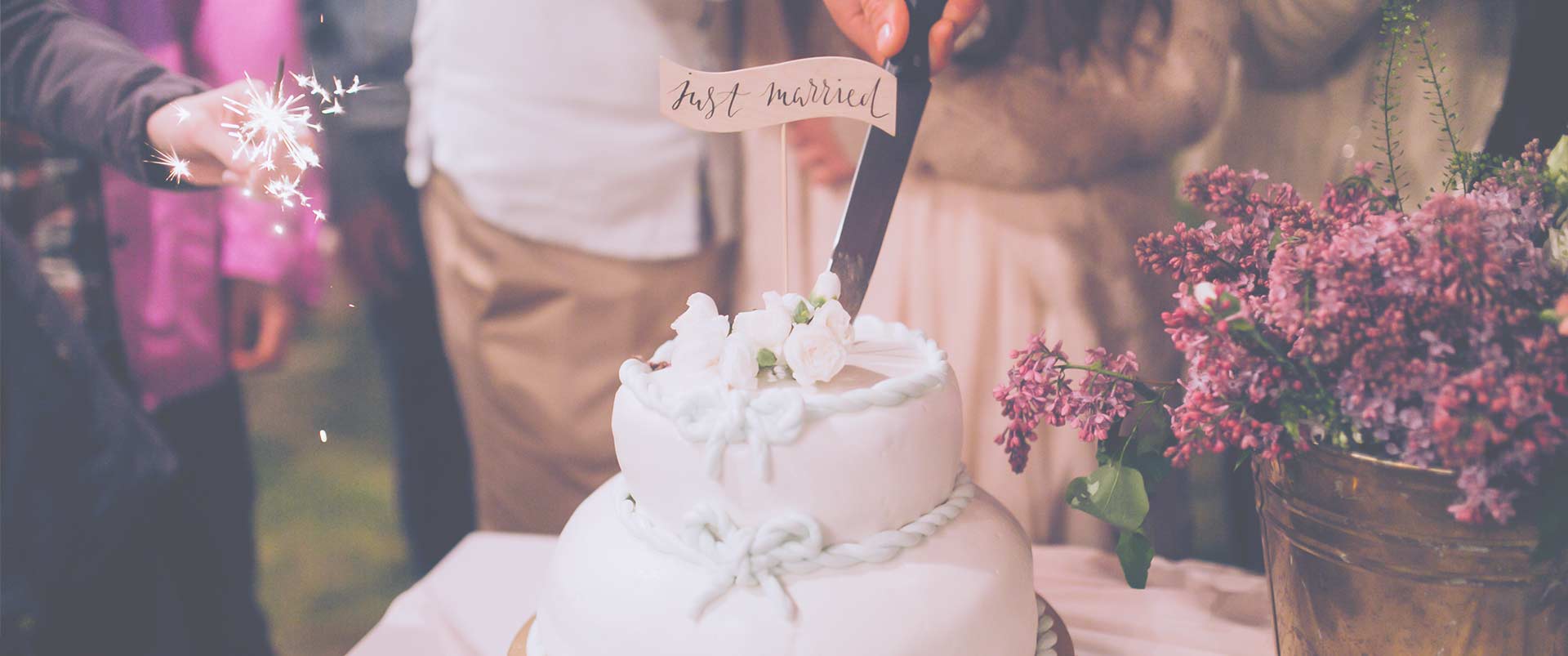 wedding-cakes-slide-3-backround a
